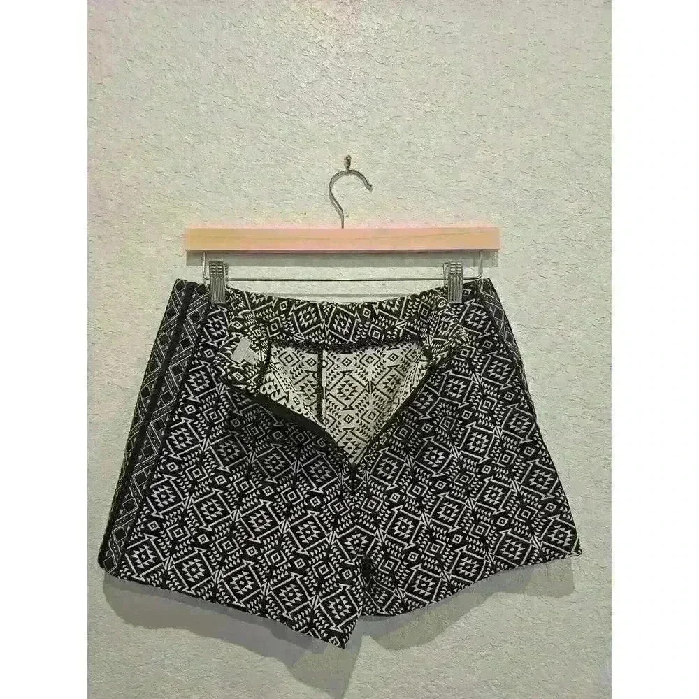 Ecote High Rise Shorts Black Aztec Urban Outfitters Festival Size 6 - Picture 3 of 4